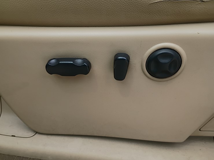 2013-chevrolet-2500-image-31