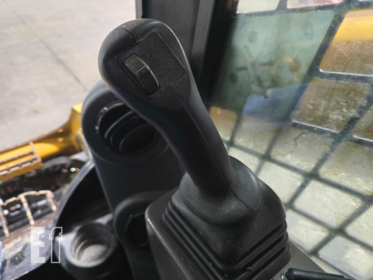 2022-caterpillar-289d3-image-15