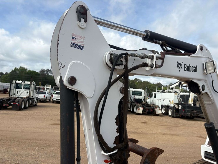 2007-bobcat-335-image-17