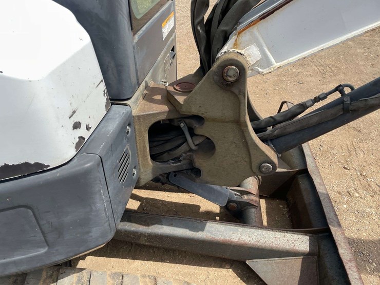 2011-bobcat-e35-image-25