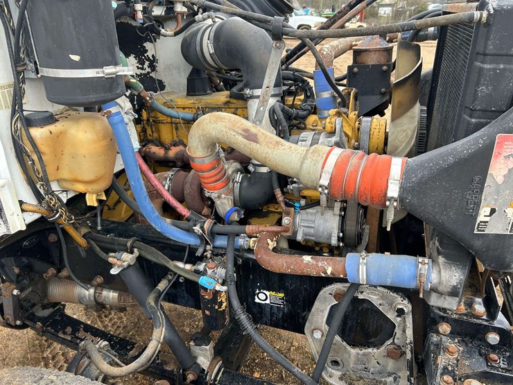 2001-peterbilt-330-image-43