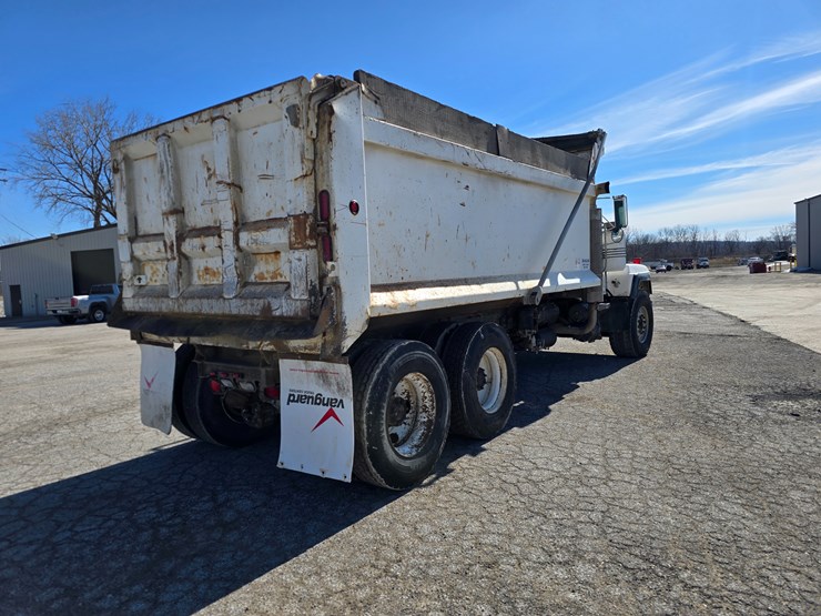 2001-mack-rd688s-image-14