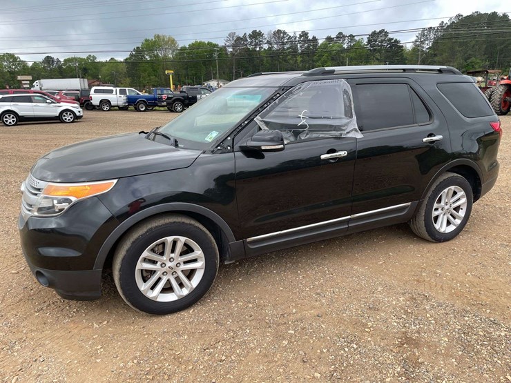 2015-ford-explorer-xlt-image-1