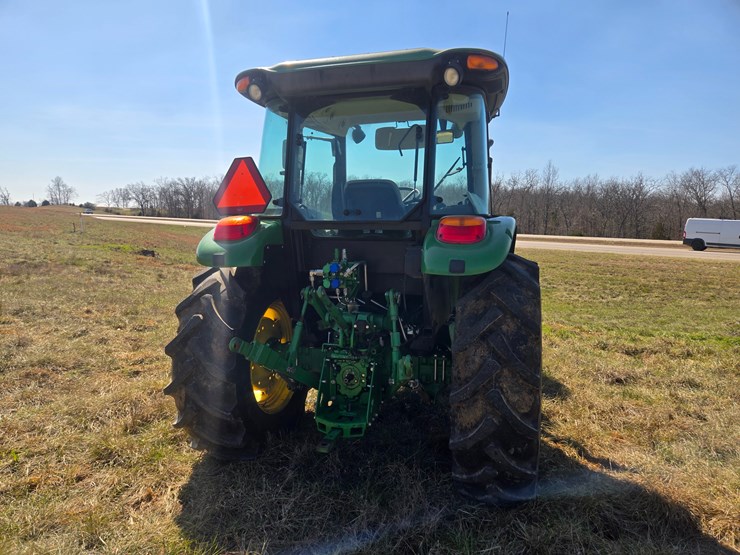 2019-john-deere-5100e-image-11