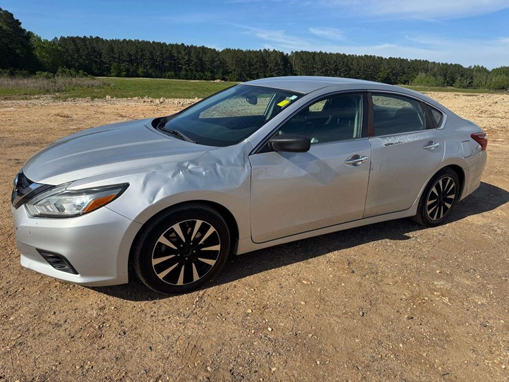 2018-nissan-altima-sl-4-door-sedan-(193,505-miles)-image-1