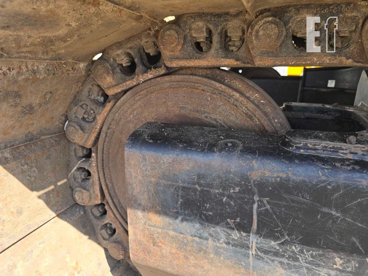 2020-caterpillar-323-image-38