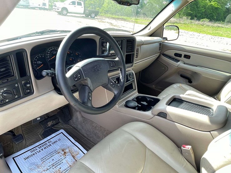 2003-chevrolet-tahoe-lt-image-11