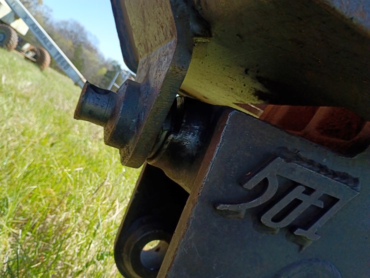 2011-takeuchi-tb285-image-64