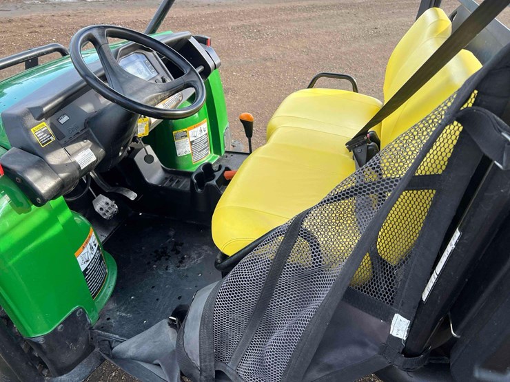 2015-john-deere-gator-image-13