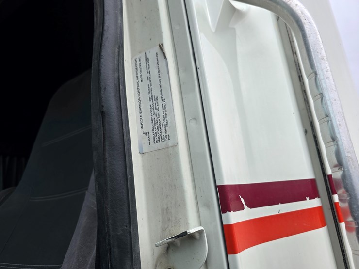 #22593-•-2016-mack-cxu613-pinnacle-sleeper-truck-image-37