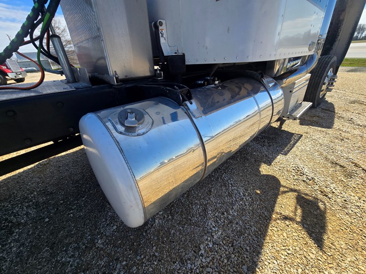 1996-peterbilt-377-image-92