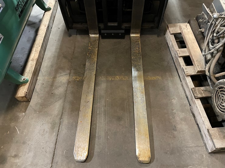 #1467-•-nissan-forklift-(e)-image-4