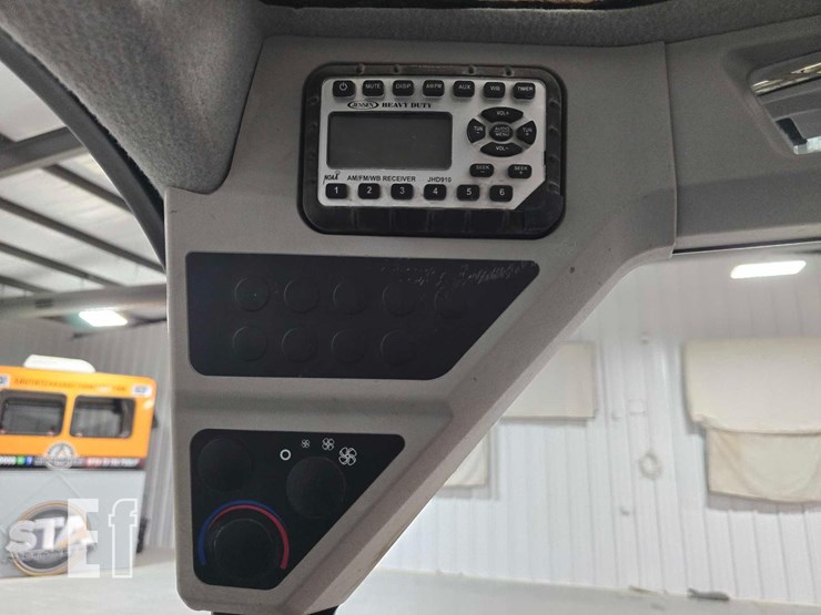 2020-jcb-3ts-8t-image-18