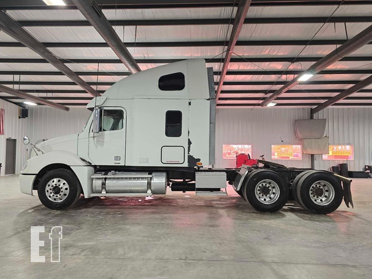 2009-freightliner-columbia-120-image-5