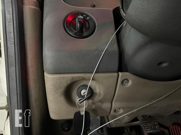 2014-freightliner-cascadia-125-image-19