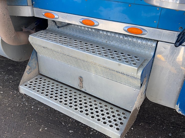 2004-kenworth-w900-image-36