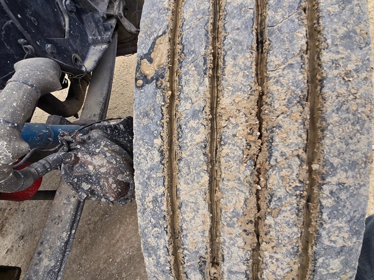 2000-peterbilt-379-image-47