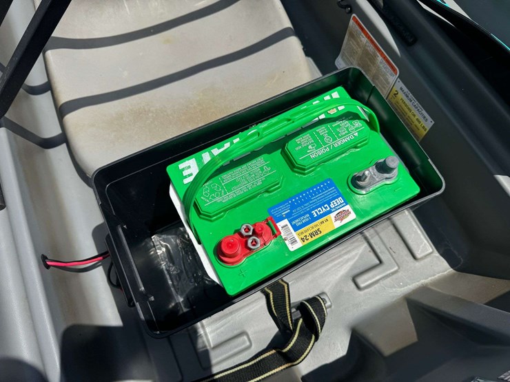 quest-angler-2-person-fishing-boat-w/trolling-motor-&-power-center-image-14