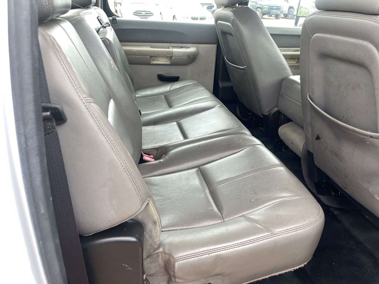 2014-chevrolet-silverado-2500-image-18