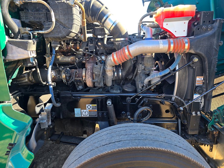 2019-peterbilt-567-image-38