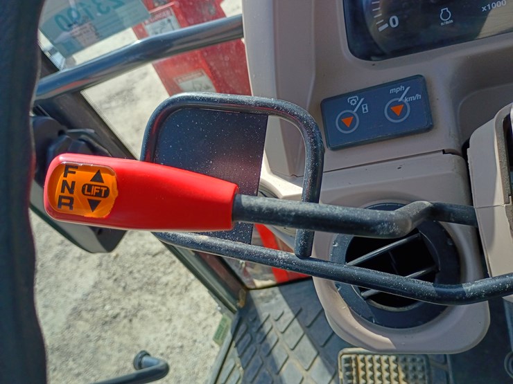 2019-kubota-m7060-image-30