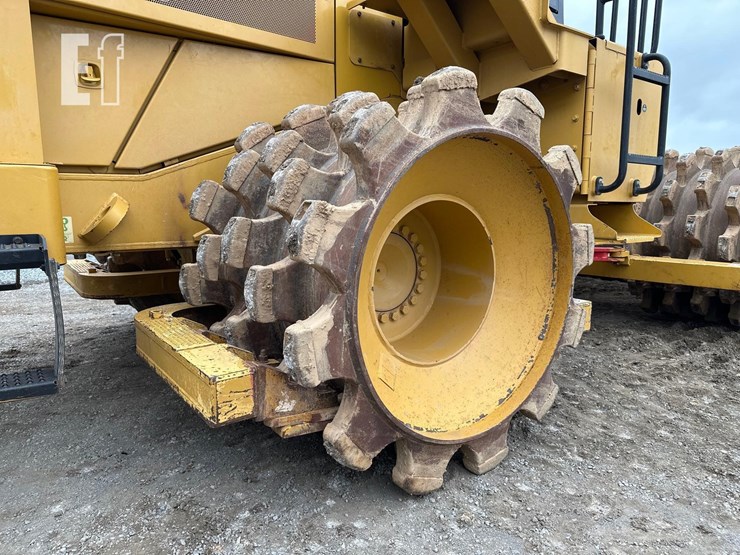 2015-caterpillar-815f-2-image-32