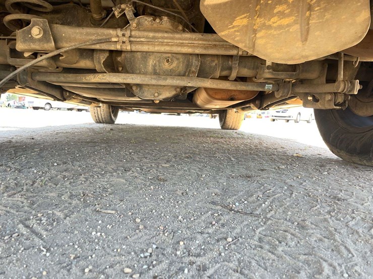 2011-chevrolet-tahoe-image-24