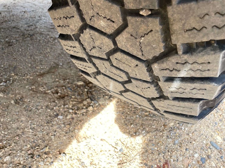 2011-chevrolet-silverado-1500-image-21