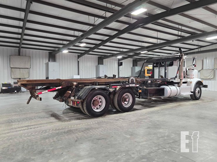 2017-peterbilt-367-image-3