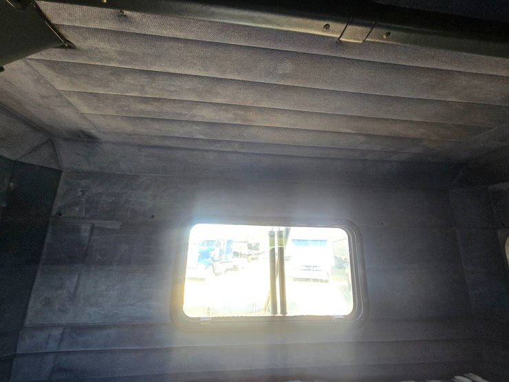 1996-peterbilt-377-image-74