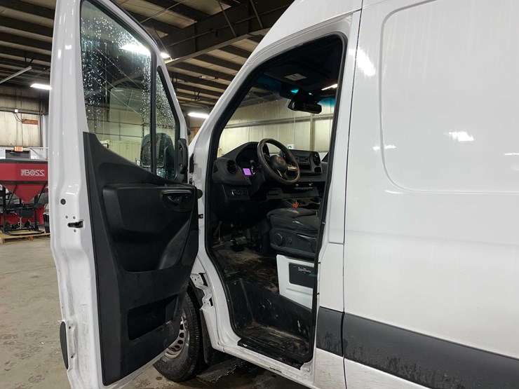 #1450-•-2019-mercedes-sprinter-van-(has-wi-title)-(of)-image-21