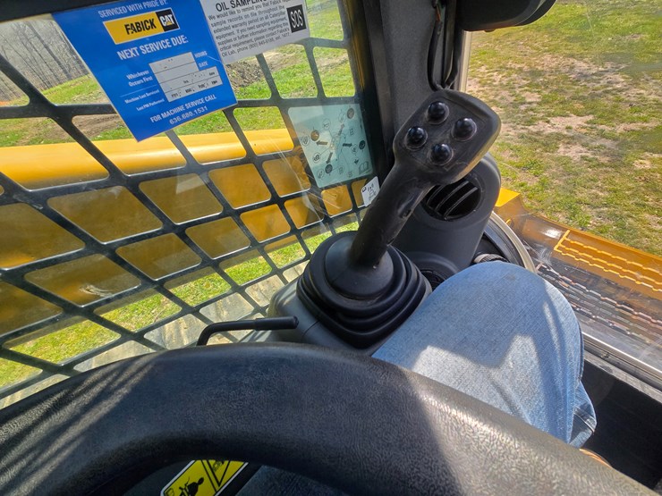 2018-caterpillar-299d2-image-42