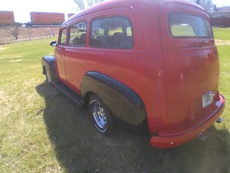 chevrolet-suburban-image-2