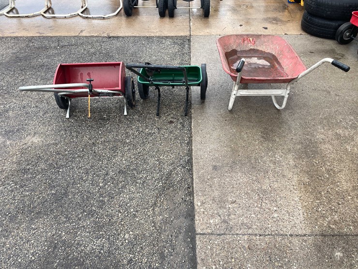 #7021-•-(2)-fertilizer-spreaders-and-wheelbarrow-(o3)-image-3