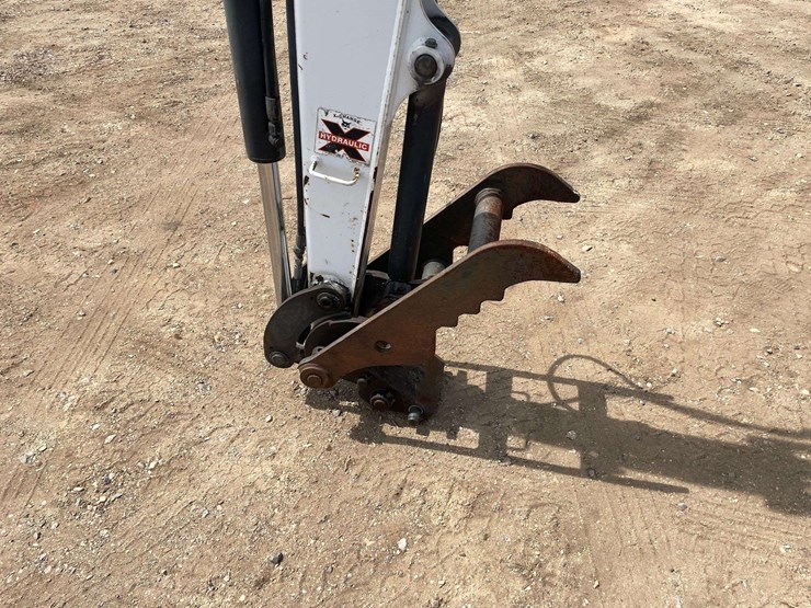 2011-bobcat-e35-image-10