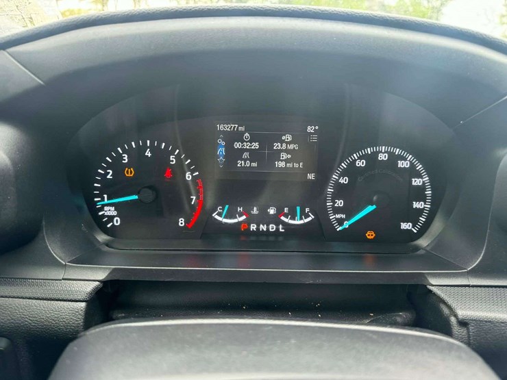 2021-ford-explorer-image-18