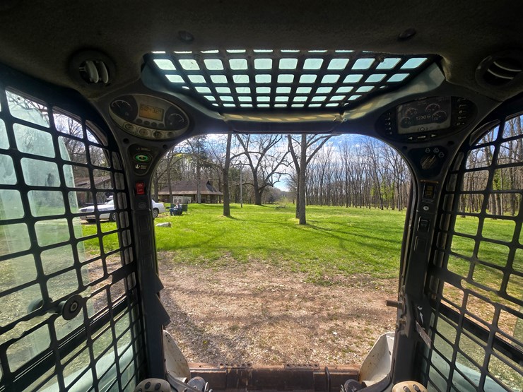 2010-bobcat-t650-image-48