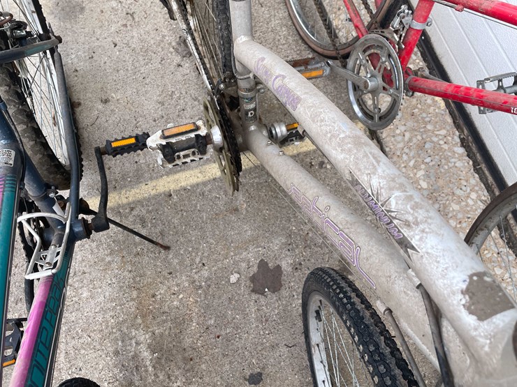 #7074-•-(4)-bikes-(o4)-image-19