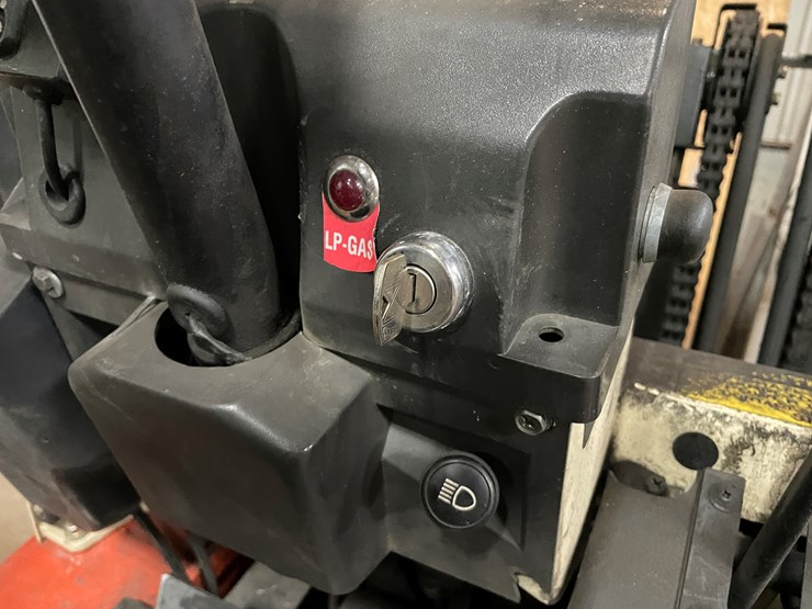 #1467-•-nissan-forklift-(e)-image-19