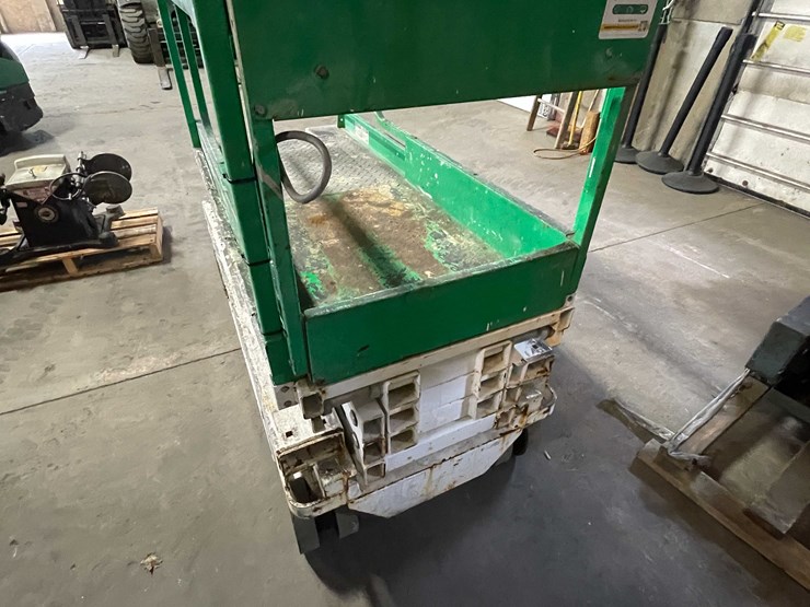 #1465-•-14'-scissor-lift-(e)-image-19