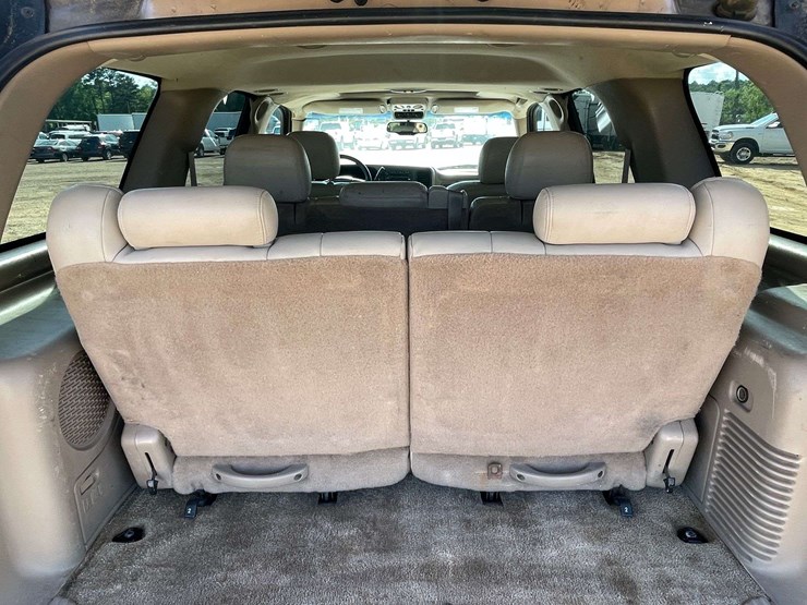 2003-chevrolet-tahoe-lt-image-15