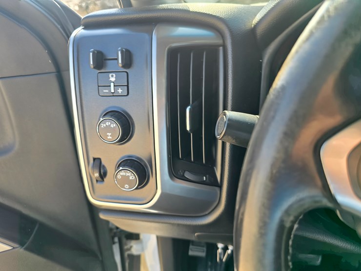 2015-chevrolet-silverado-3500-image-27