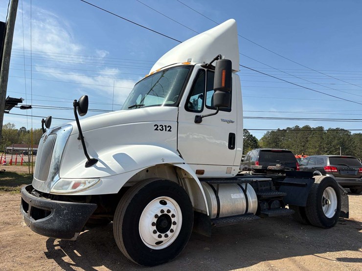 2010-international-8600-image-1