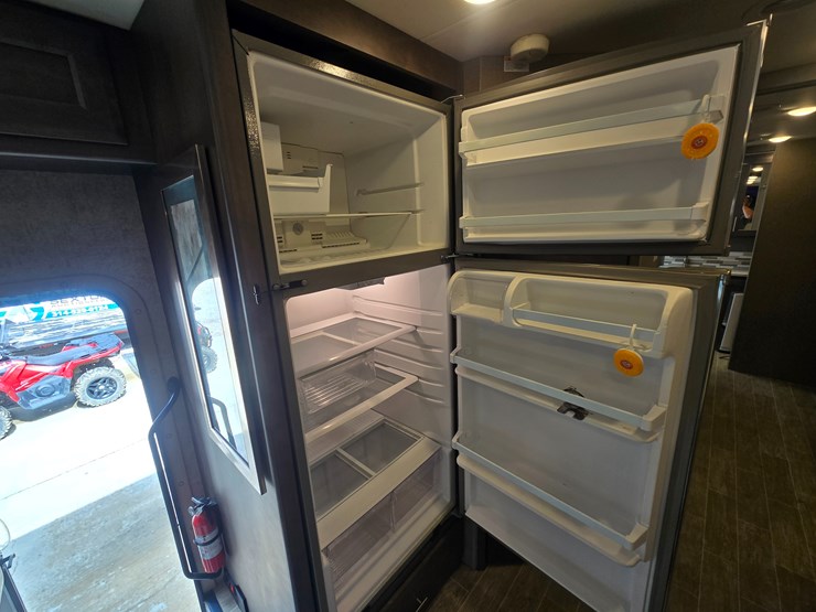 2020-ford-f550-image-38