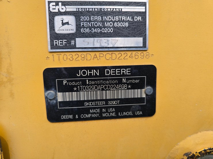 2013-deere-329d-image-27
