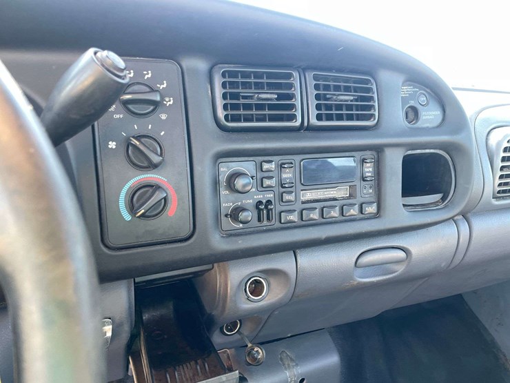 2001-dodge-ram-3500-image-13