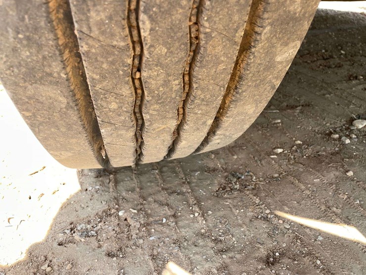 2016-freightliner-m2-106-image-26