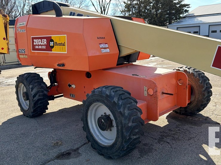 2014-jlg-600s-image-6