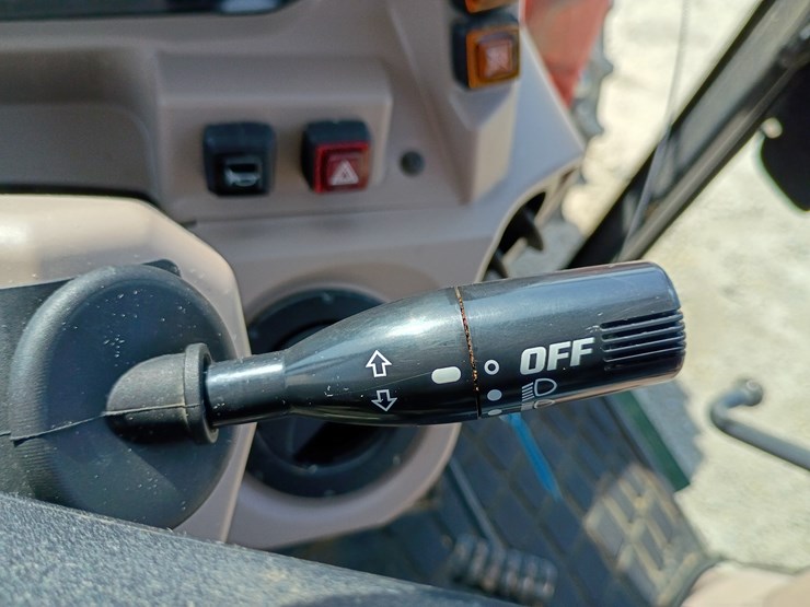 2019-kubota-m7060-image-31