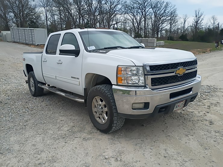 2013-chevrolet-2500-image-14